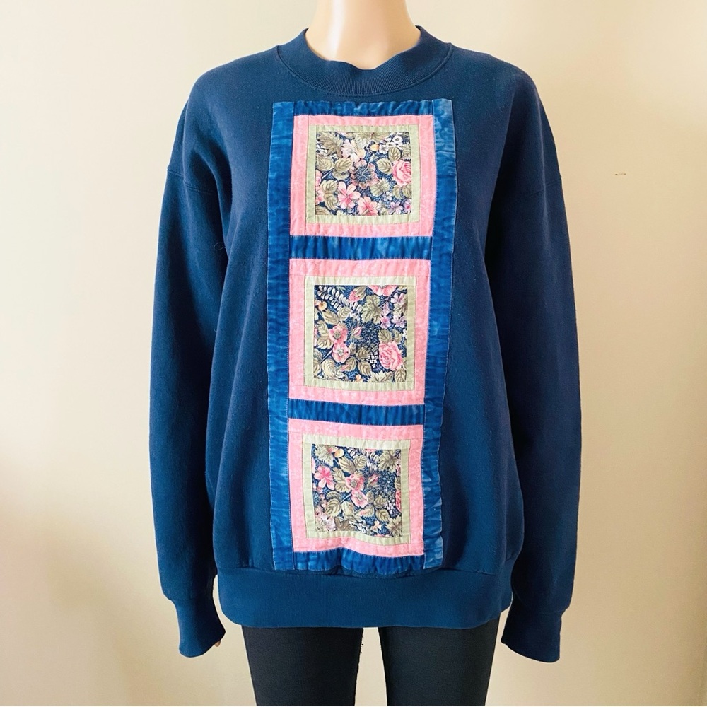 Vintage Floral Quilted Patchwork Navy Crewneck Sweater, size large